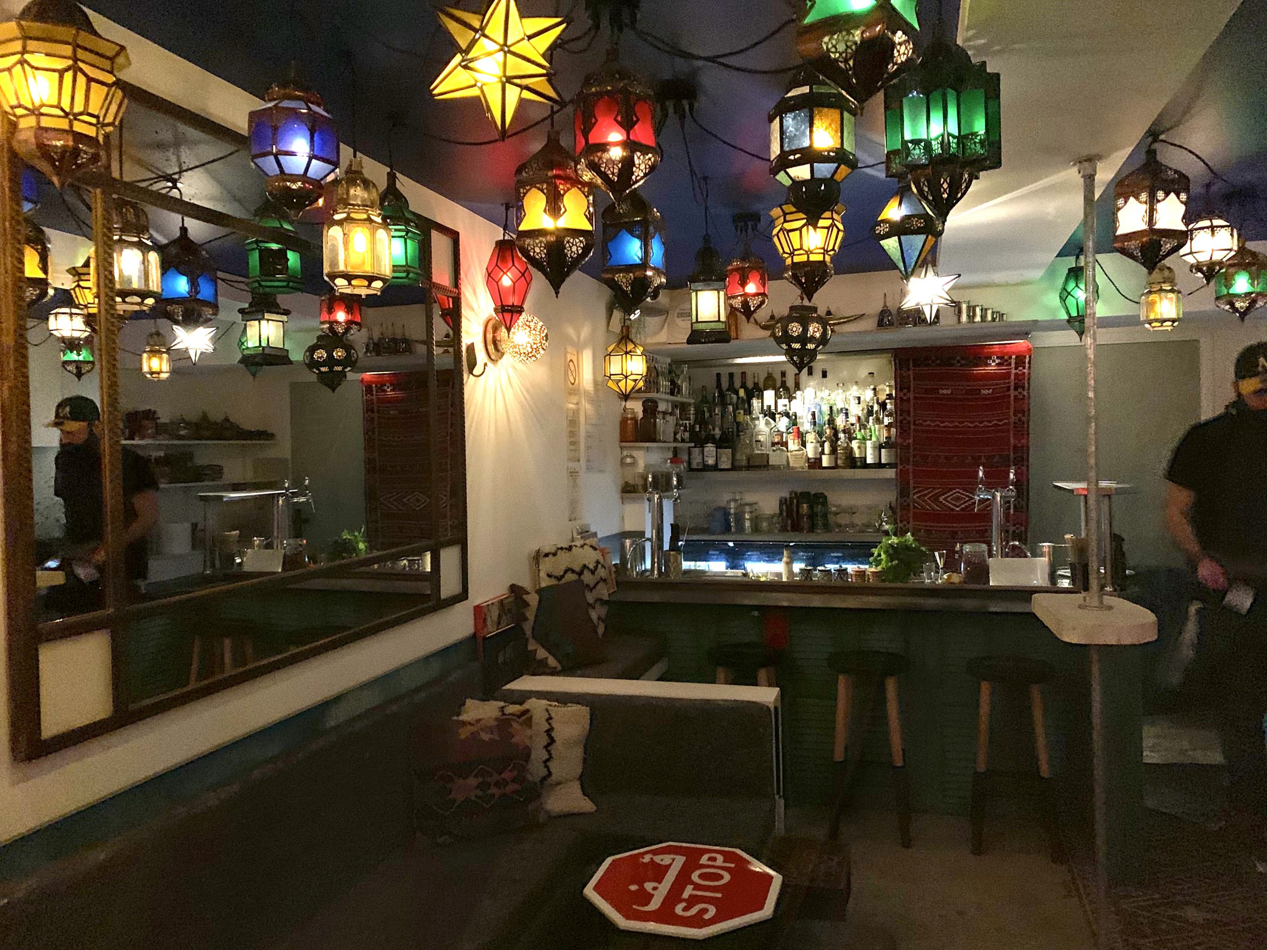 l’epicier speakeasy hidden bar paris 52 Martinis